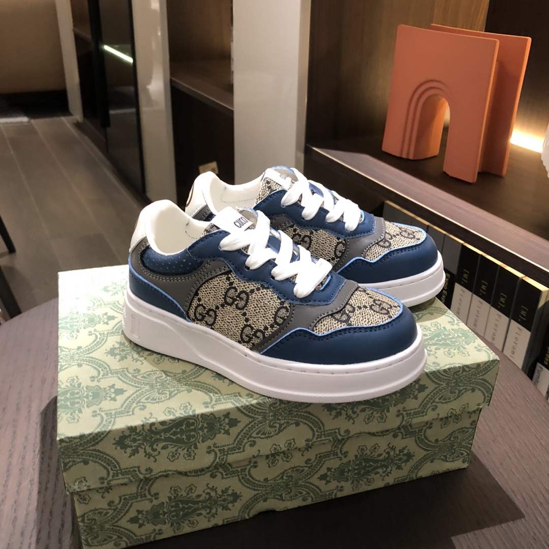 Children's shoes child